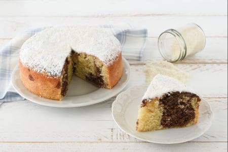Weicher Kuchen mit Kokosnuss und Schokolade