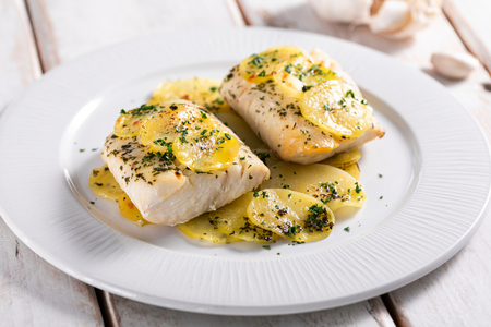 Im Ofen gebackener Kabeljau mit Kartoffeln