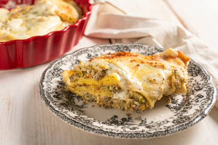 Gefüllte Crêpes mit Ricotta, Brokkoli und Wurst