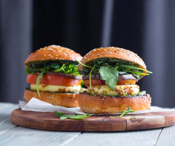 Gegrillter Tomino mit Gemüse und Senf