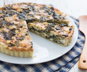 Herzhafter Kuchen mit Schwarzkohl
