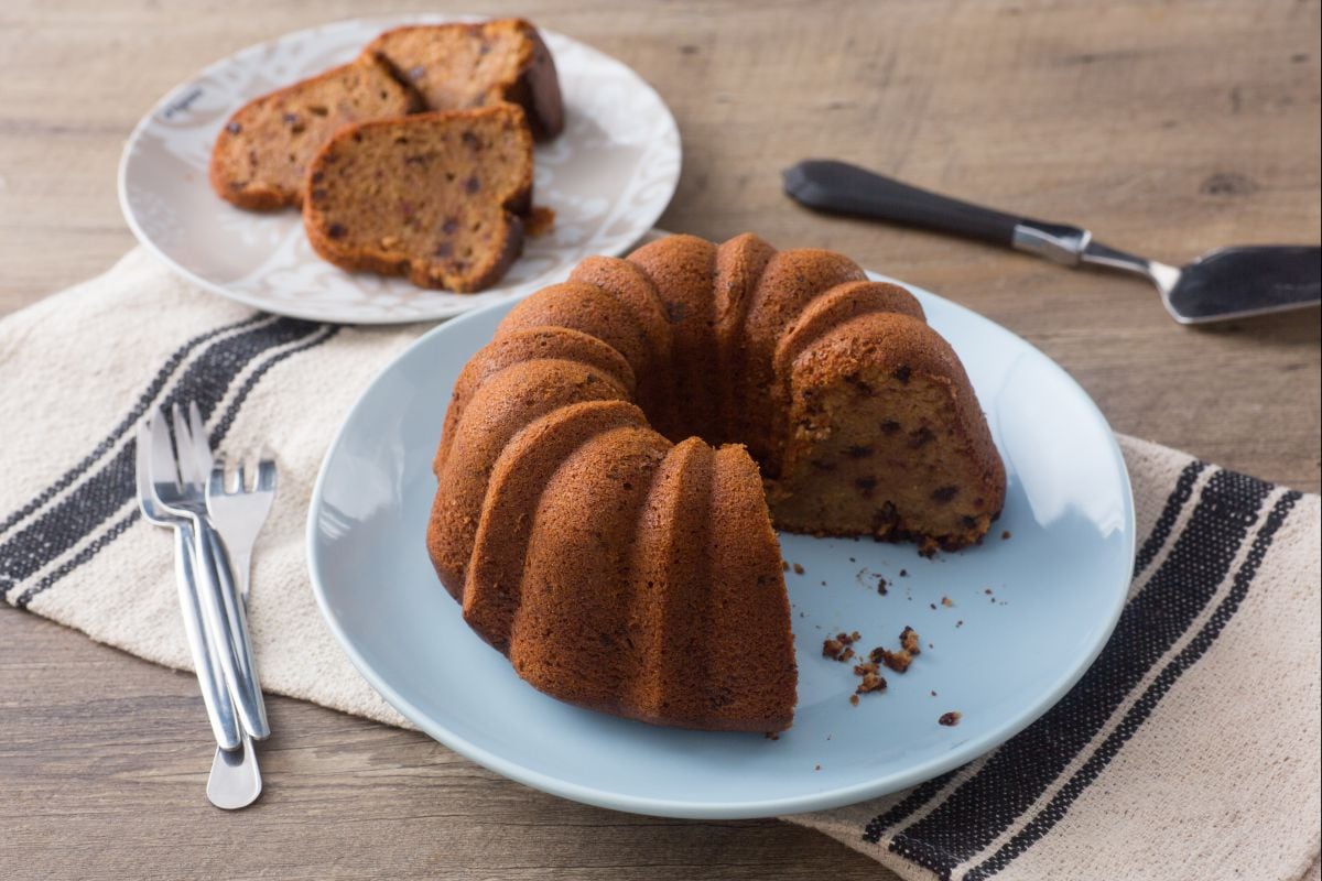 Ringkuchen mit Aprikose und Datteln ohne Zucker