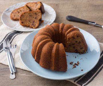 Ringkuchen mit Aprikose und Datteln ohne Zucker