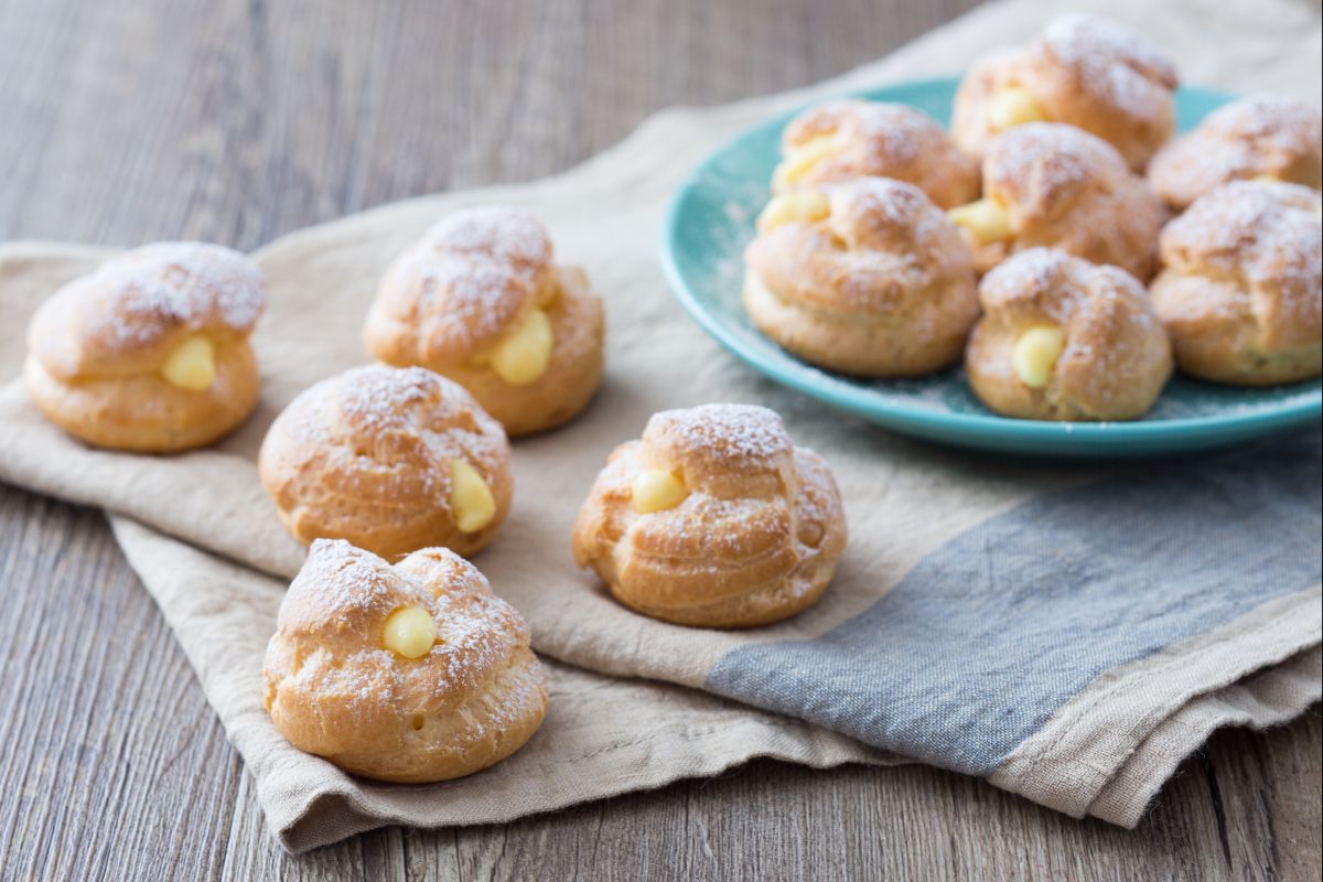 Brandteigkrapfen mit Creme