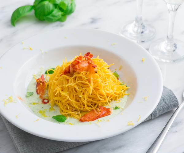 Tagliolini mit Hummer auf Burrata-Creme