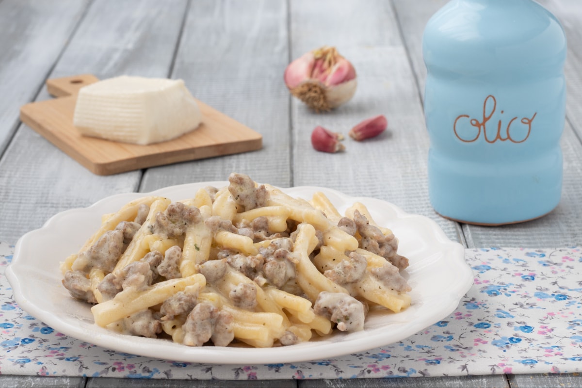 Pasta mit Wurst und Stracchino