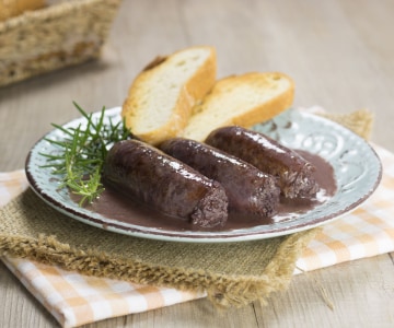 Würstchen in Rotwein