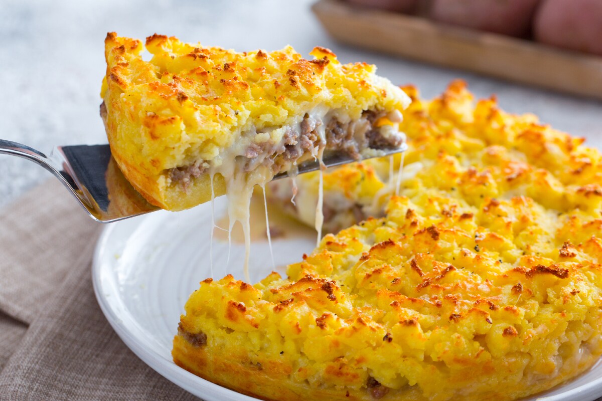 Kartoffel-Sbröselkuchen mit Wurst