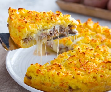 Kartoffel-Sbröselkuchen mit Wurst