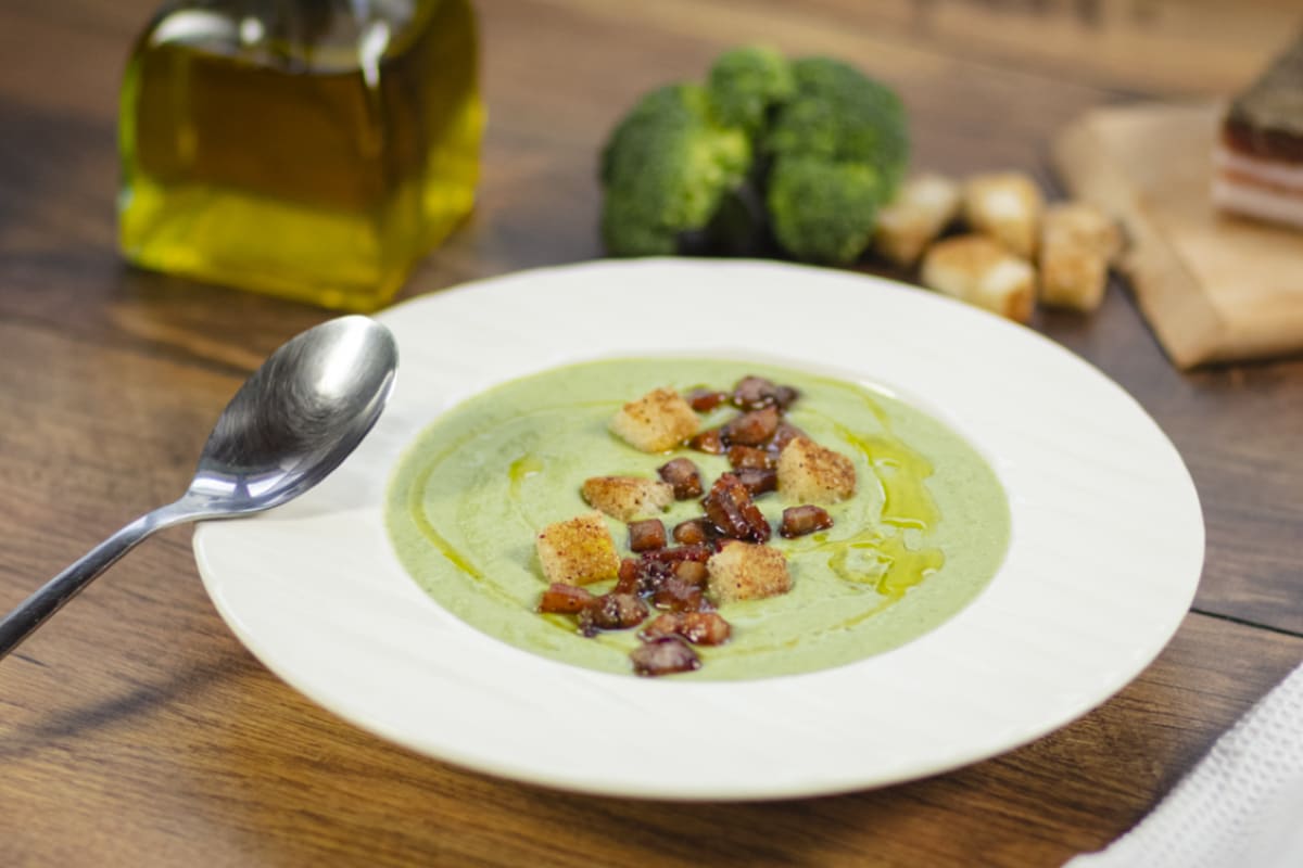 Brokkolicreme mit knusprigen Croutons