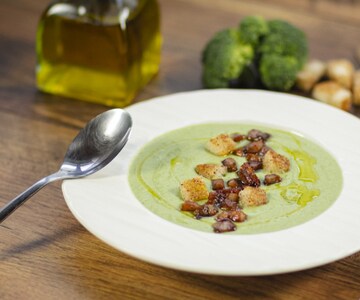 Brokkolicreme mit knusprigen Croutons