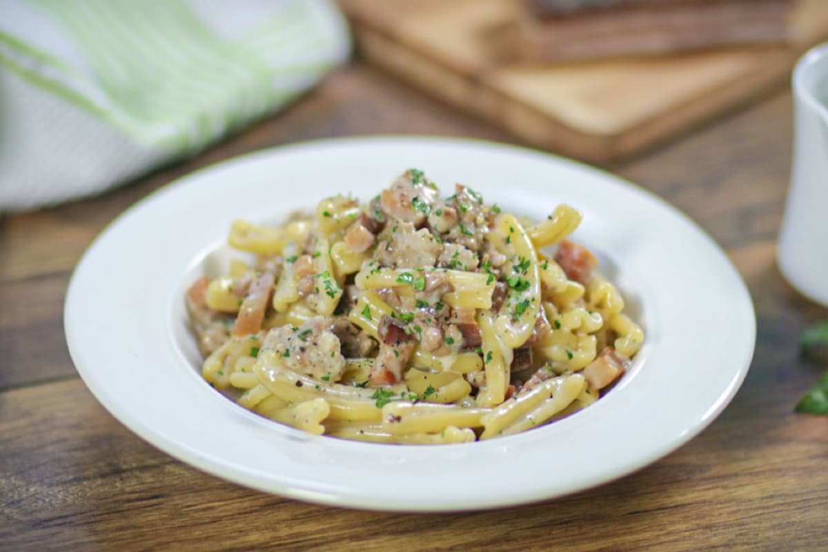 Pasta mit Wurst und Bier