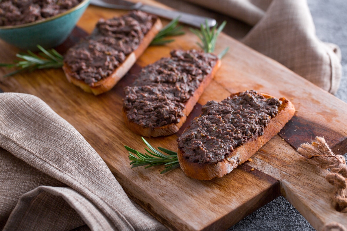 Toskanische Crostini mit Leberpastete