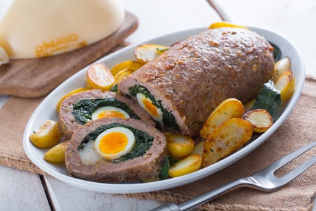 Hackbraten gefüllt mit Spinat und Caciocavallo