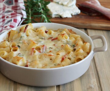 Nudelauflauf mit Speck und Gorgonzola