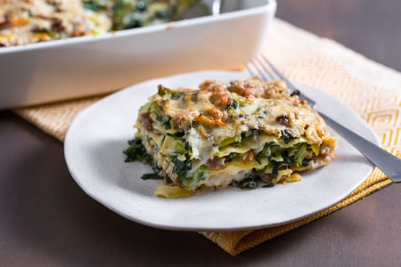 Lasagne mit Stängelkohl und Wurst