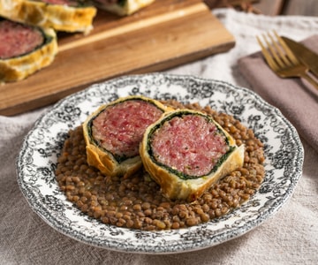 Cotechino im Blätterteig mit Linsen