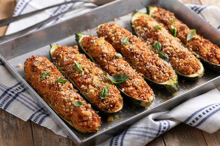 Vegetarisch gefüllte Zucchini