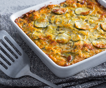 Zucchini-Auflauf mit zerlaufendem Käse