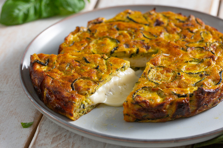 Zucchini-Frittata mit Provola