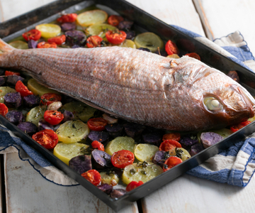 Im Ofen gebackener Dentex mit Kartoffeln