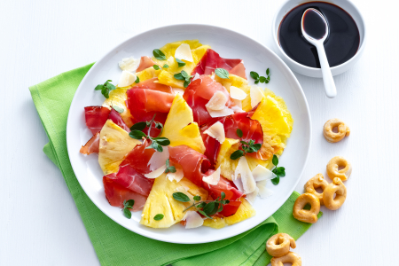 Ananas-Carpaccio mit Speck