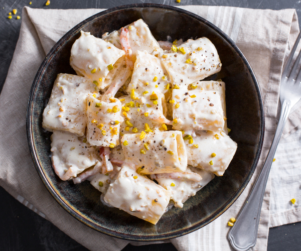 Cremige Paccheri mit Guanciale und Pistazien