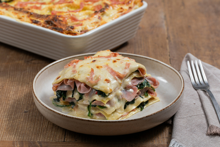 Lasagne mit Schinken und Spinat