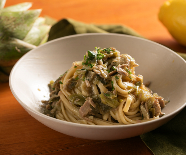 Pasta mit Artischocken, Thunfisch und Zitrone