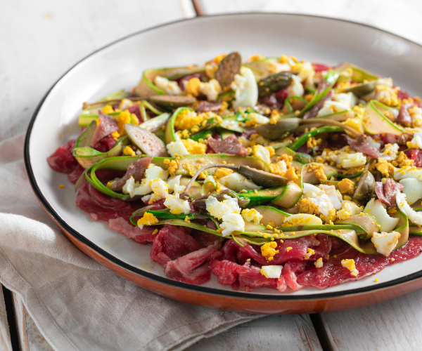 Rindercarpaccio mit Spargelsalat