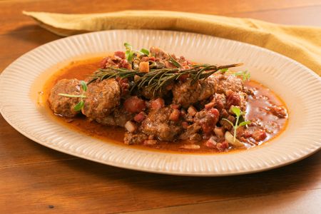 Saftige Fleischbällchen in Tomatensoße