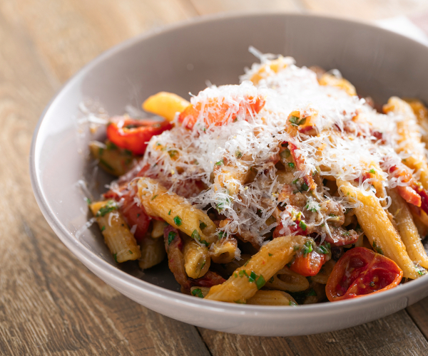 Amatriciana neu interpretiert mit Schweinelende und confierten Kirschtomaten