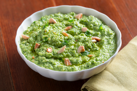 Zucchini-Mandel-Pesto