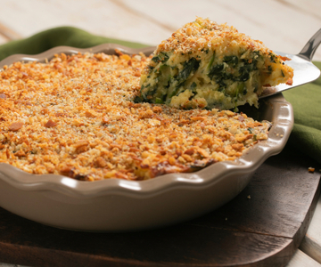 Vegetarischer Kartoffelauflauf mit Spinat und Scamorza