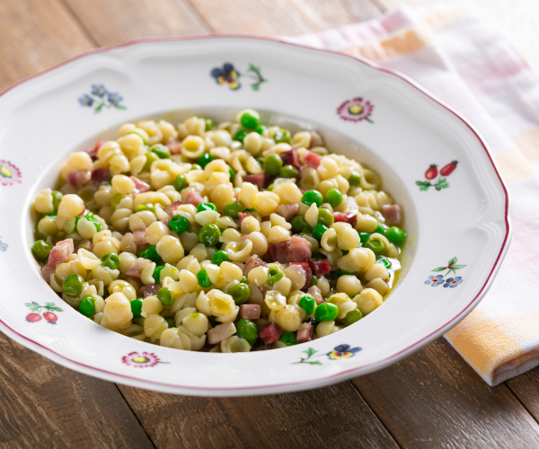 Pasta mit Erbsen und Pancetta
