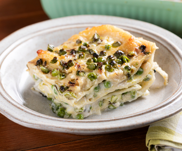 Vegane Lasagne mit Spargel und Erbsen