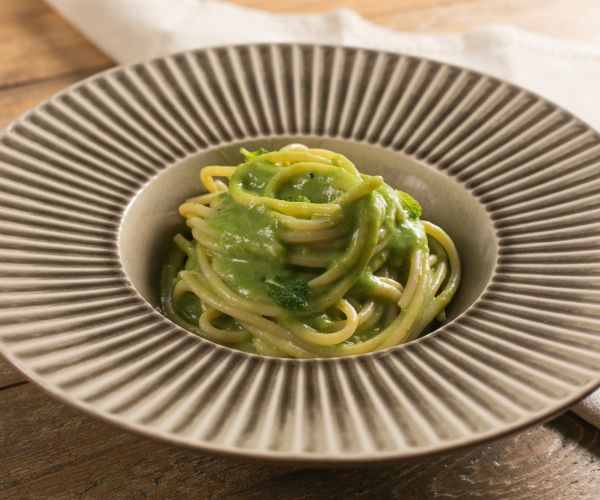 Spaghetti mit Frühlingszwiebel- und Taleggio-Creme
