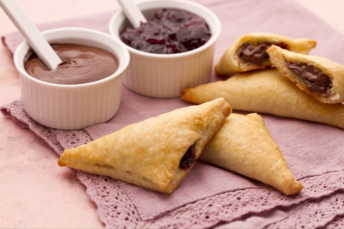 Ricotta-Ecken mit Kirschmarmelade