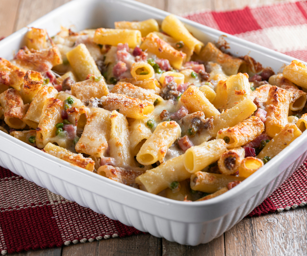 Nudelauflauf mit Salsiccia und Erbsen