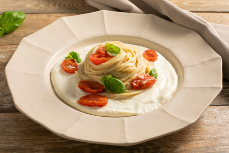 Pasta mit Auberginencreme und Ricotta salata