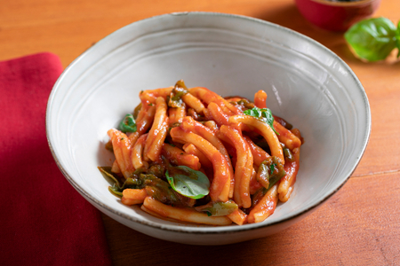 Pasta mit Tomatensoße und Friggitelli