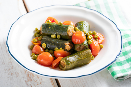 Gefüllte Zucchini aus der Pfanne