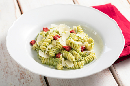 Pasta mit cremiger Endiviencreme und 'nduja