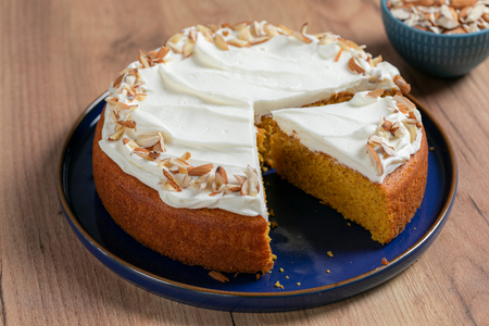 Möhrenkuchen mit Frischkäsecreme