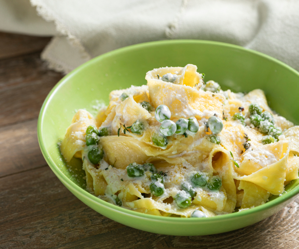 Pasta mit Sahne und Erbsen