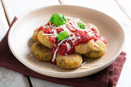 Auberginenbällchen alla Norma