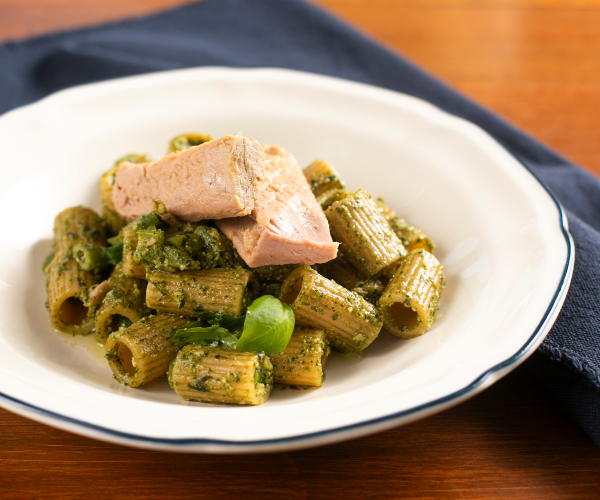 Pasta mit Pesto, grünen Bohnen und Thunfisch
