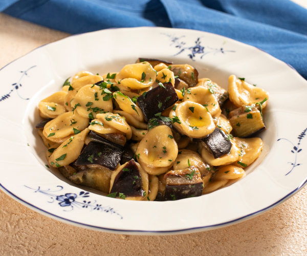 Cremige Orecchiette mit Miso und Auberginen