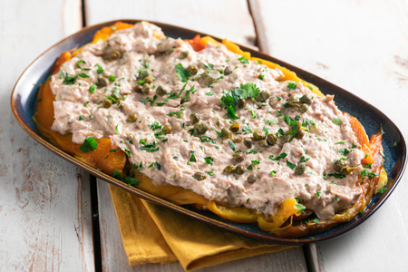 Paprika mit Thunfischcreme