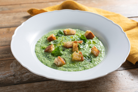 Grünes Gazpacho